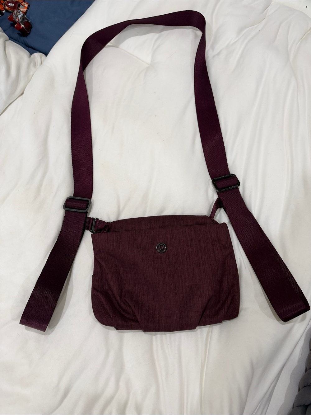 Lululemon - Burgundy & Black Metal Yoga Strap Bag